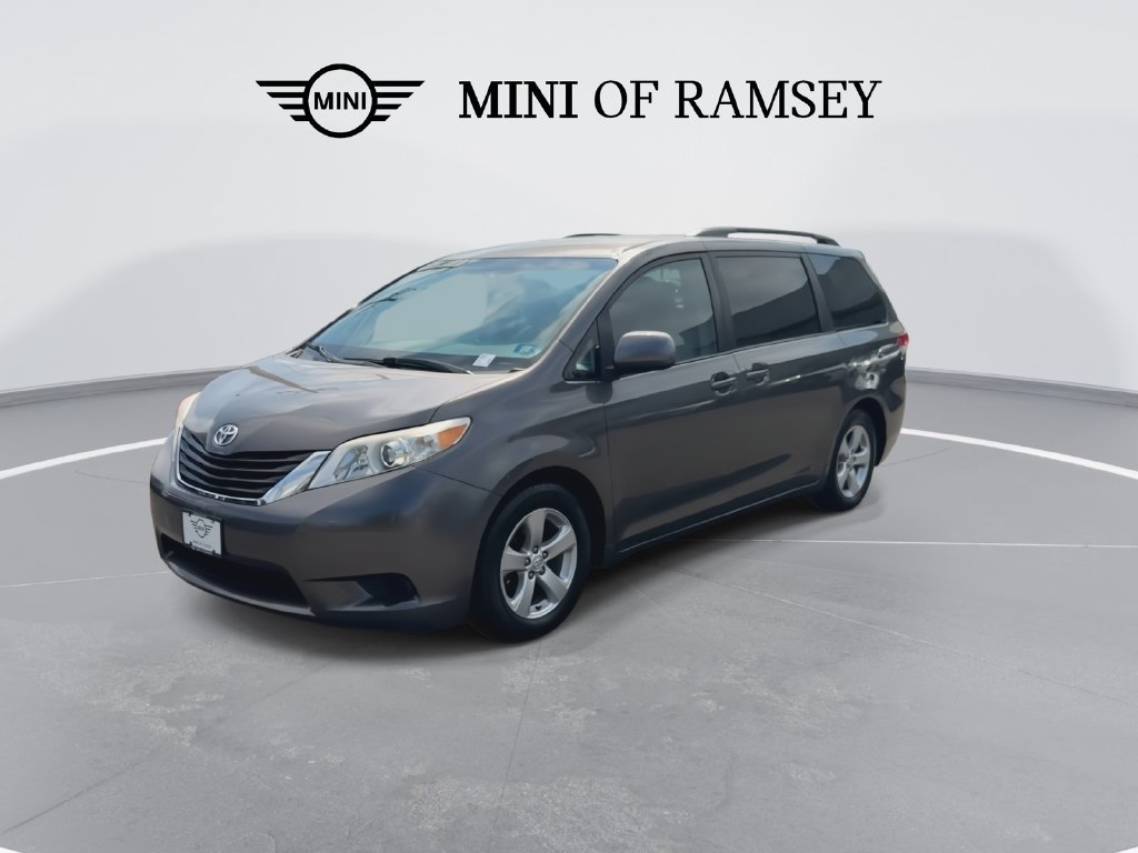Used 2012 Toyota Sienna LE FWD image 4