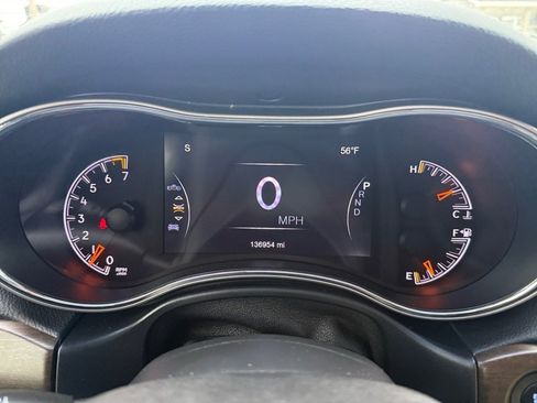 Used 2017 Jeep Grand Cherokee Limited image 16