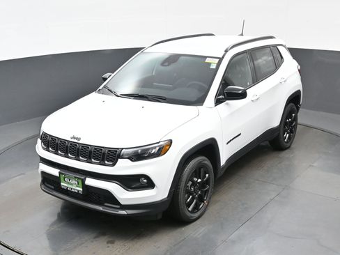 New 2026 Jeep Compass Latitude image 18
