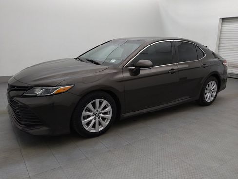 Used 2018 Toyota Camry LE w/ Moonroof Package image 2