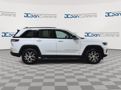 Used 2024 Jeep Grand Cherokee Limited image 11