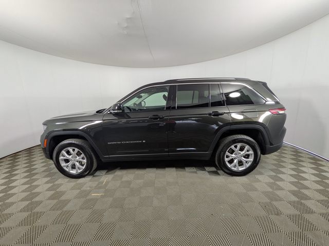 Used 2024 Jeep Grand Cherokee Limited AWD/4WD image 30