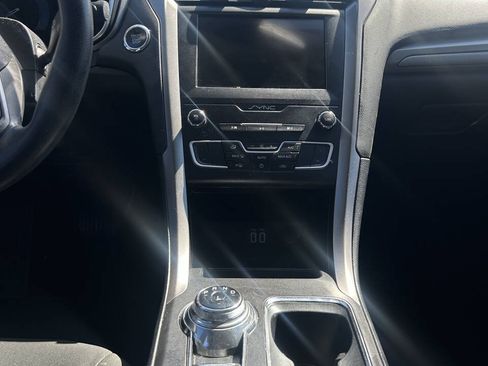 Used 2020 Ford Fusion SE FWD image 3