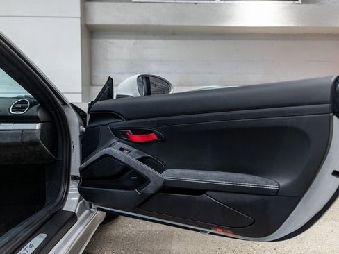 Used 2020 Porsche 718 Cayman GT4 image 30