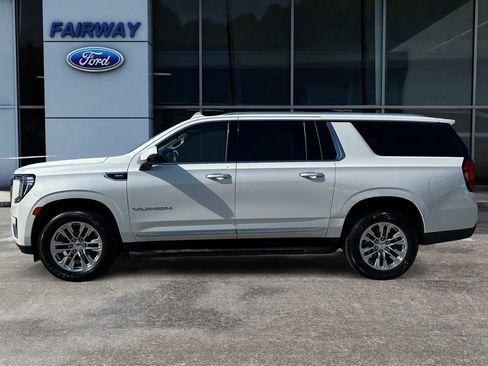 Used 2022 GMC Yukon XL SLT w/ SLT Premium Package image 7