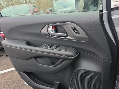 New 2026 Chrysler Pacifica Select w/ S Appearance Package image 14