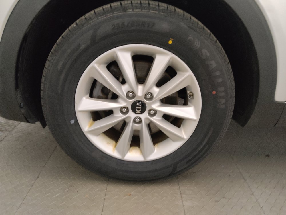 Used 2019 Kia Sorento FWD image 31