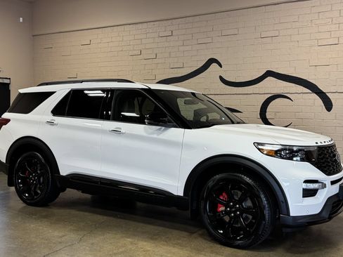 Used 2023 Ford Explorer ST w/ Technology Package AWD/4WD image 2