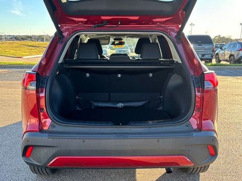 Used 2022 Toyota Corolla Cross XLE image 6