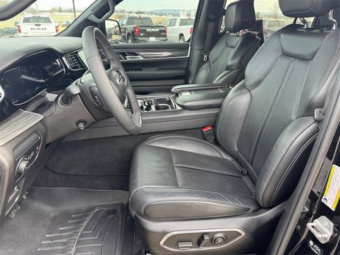 Used 2022 Jeep Wagoneer Series II w/ Rear Seat Video Group 1 image 9