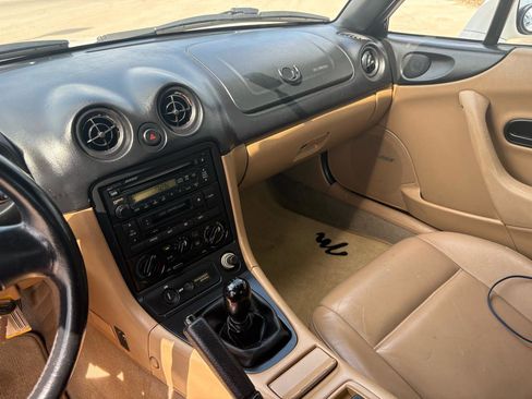Used 2000 MAZDA MX-5 Miata RWD image 48