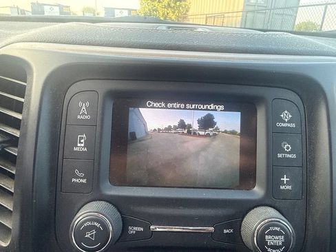 Used 2018 Jeep Cherokee Latitude w/ Altitude Package FWD image 26