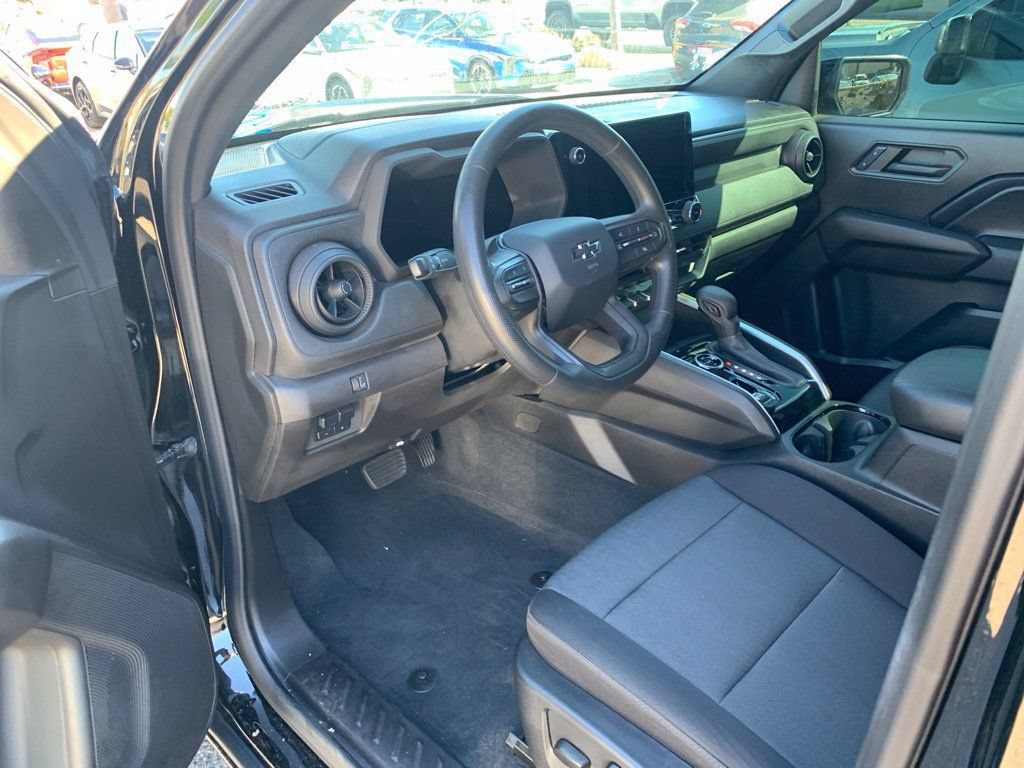 Used 2023 Chevrolet Colorado Trail Boss w/ Technology Package AWD/4WD image 10