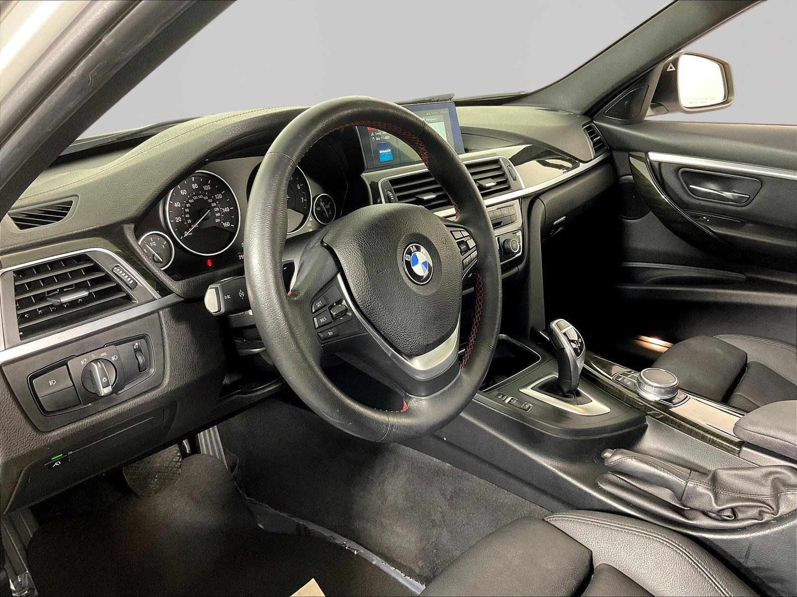 Used 2018 BMW 330i xDrive Sedan AWD/4WD image 17