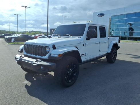 Used 2025 Jeep Gladiator Sport AWD/4WD image 7