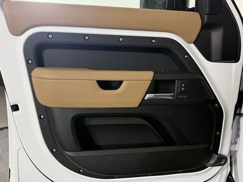 New 2026 Land Rover Defender 110 X-Dynamic SE image 22