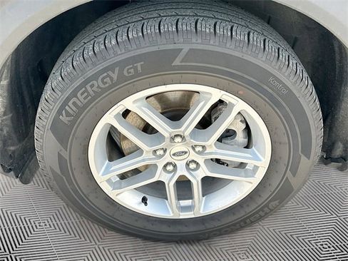 Used 2025 Ford Explorer Active w/ Active Comfort Package image 31