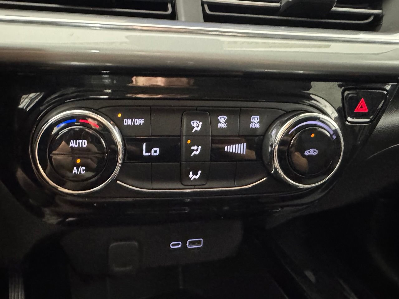 Used 2024 Chevrolet Trax LT FWD image 21