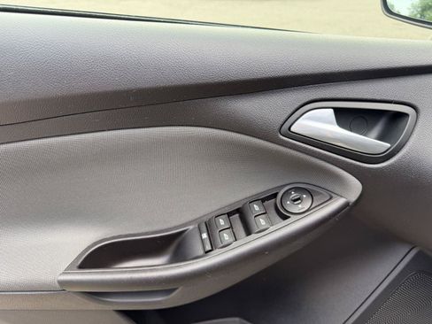 Used 2014 Ford Focus SE FWD image 10