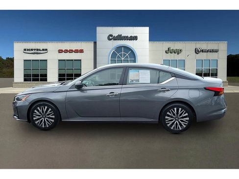 Used 2025 Nissan Altima 2.5 SV FWD image 6