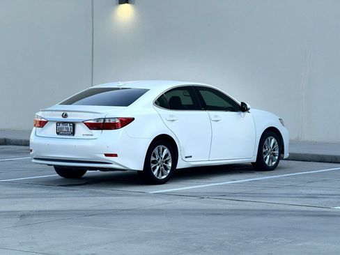 Used 2014 Lexus ES 300h w/ Luxury Package w/Bamboo Trim FWD image 7