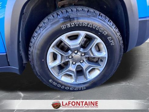 Used 2019 Jeep Cherokee Trailhawk w/ Cold Weather Group AWD/4WD image 33