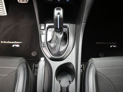 Used 2022 Hyundai Veloster N image 9