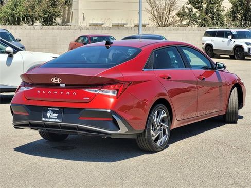 New 2025 Hyundai Elantra Limited image 4