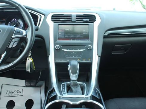 Used 2015 Ford Fusion SE image 17