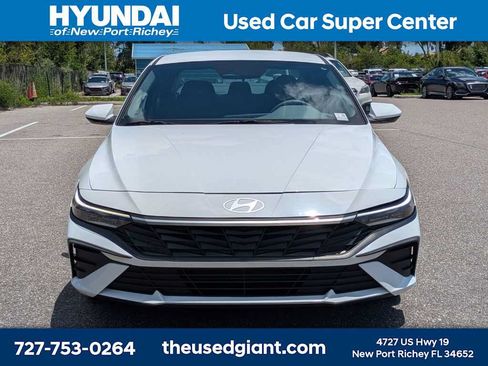 Used 2024 Hyundai Elantra SEL FWD image 8