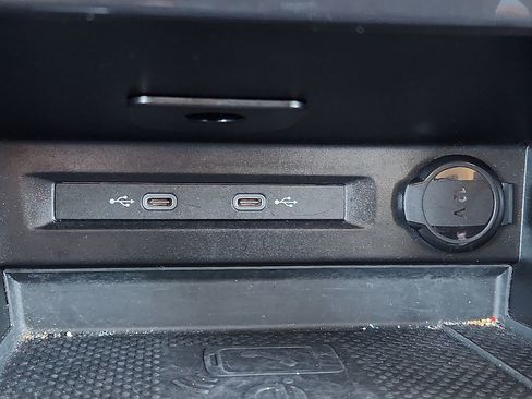 Used 2024 Volkswagen Tiguan SE image 9