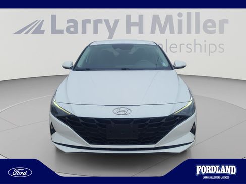 Used 2022 Hyundai Elantra SE FWD image 8