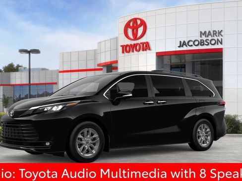 New 2026 Toyota Sienna XLE image 2
