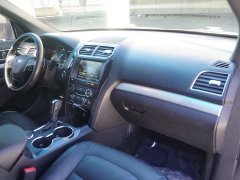 Used 2016 Ford Explorer XLT w/ Equipment Group 202A AWD/4WD image 16