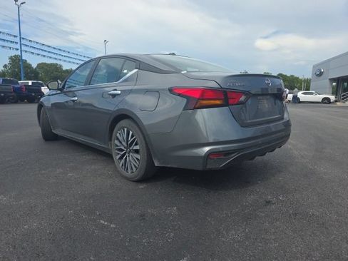Used 2025 Nissan Altima 2.5 SV FWD image 7