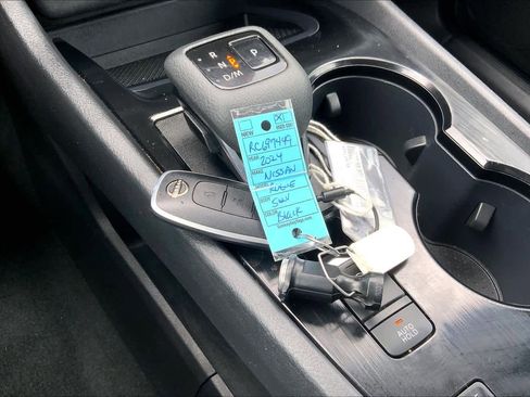 Used 2024 Nissan Rogue S FWD image 13