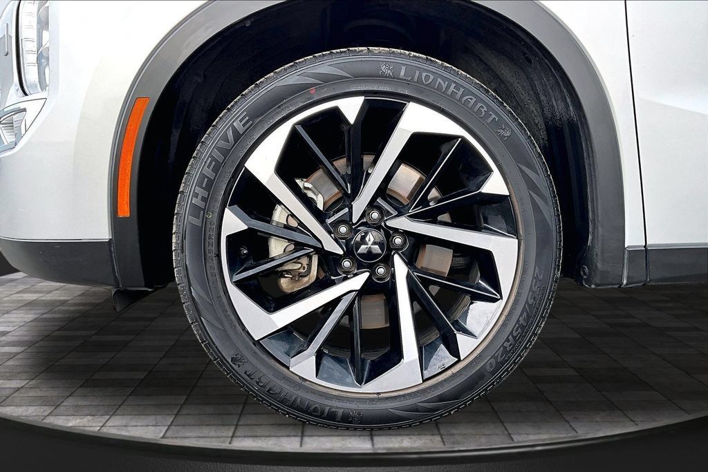 Used 2024 Mitsubishi Outlander SE AWD/4WD image 9