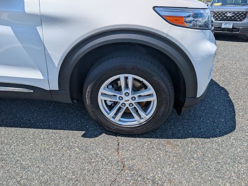 Used 2022 Ford Explorer XLT w/ Equipment Group 202A AWD/4WD image 9