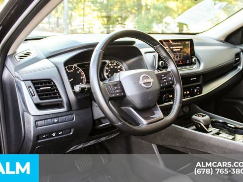 Used 2025 Nissan Rogue SV FWD image 22