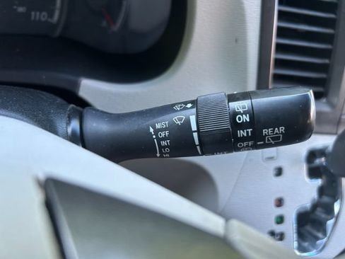 Used 2013 Toyota Sienna L w/ Towing Pkg FWD image 16