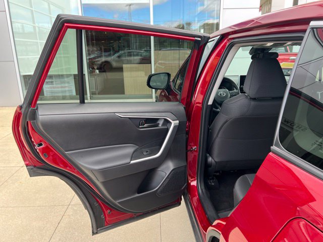 Used 2024 Toyota RAV4 LE AWD/4WD image 28