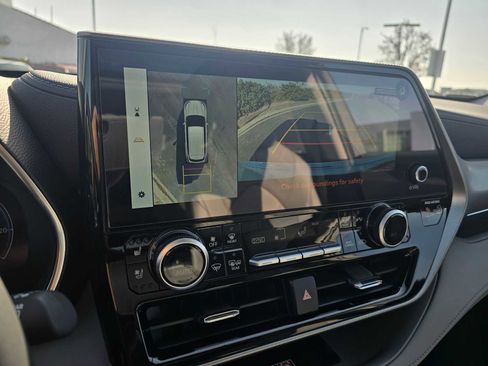 New 2026 Toyota Highlander Platinum image 29