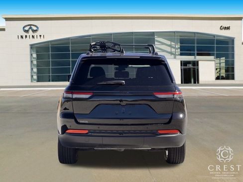 Used 2023 Jeep Grand Cherokee Altitude image 4