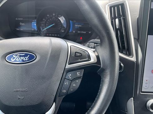 Used 2024 Ford Edge SEL image 25
