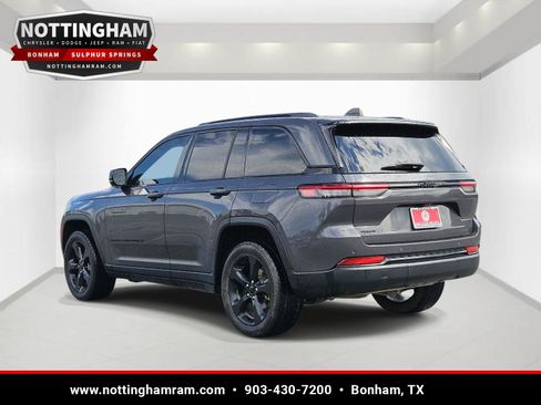 Used 2023 Jeep Grand Cherokee Altitude AWD/4WD image 6
