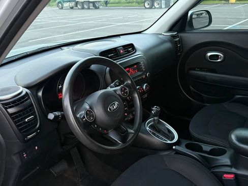 Used 2016 Kia Soul FWD image 11