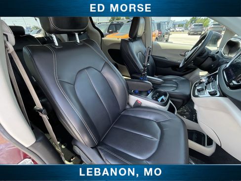 Used 2023 Chrysler Pacifica Touring-L FWD image 25