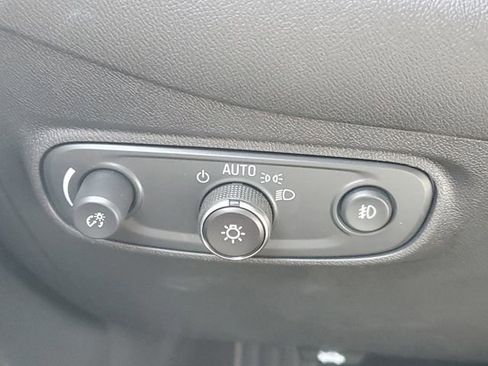 Certified 2024 Chevrolet Equinox Premier FWD image 19