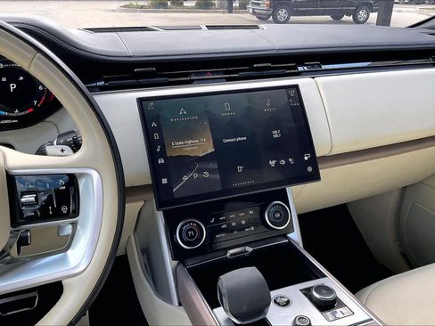 Used 2023 Land Rover Range Rover SE image 6