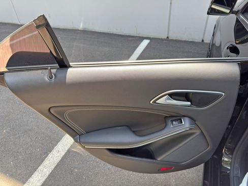 Used 2018 Mercedes-Benz CLA 250 4MATIC image 40